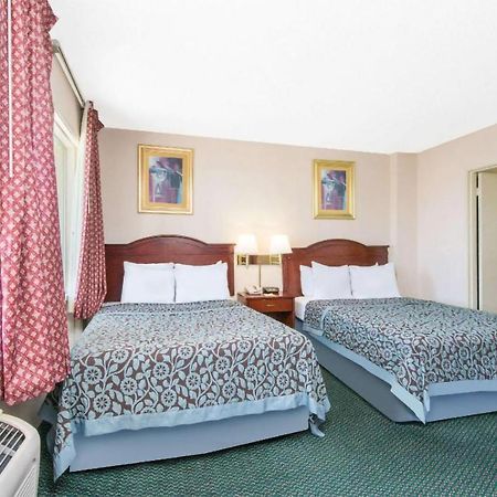 Blue Way Inn & Suites Wichita East Εξωτερικό φωτογραφία