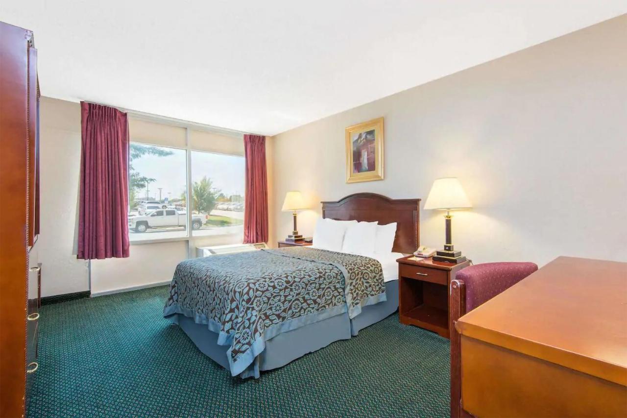 Blue Way Inn & Suites Wichita East Εξωτερικό φωτογραφία