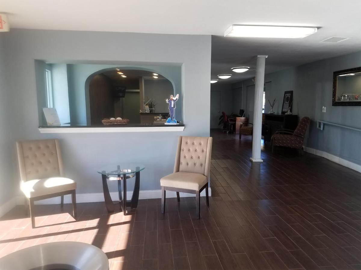 Blue Way Inn & Suites Wichita East Εξωτερικό φωτογραφία